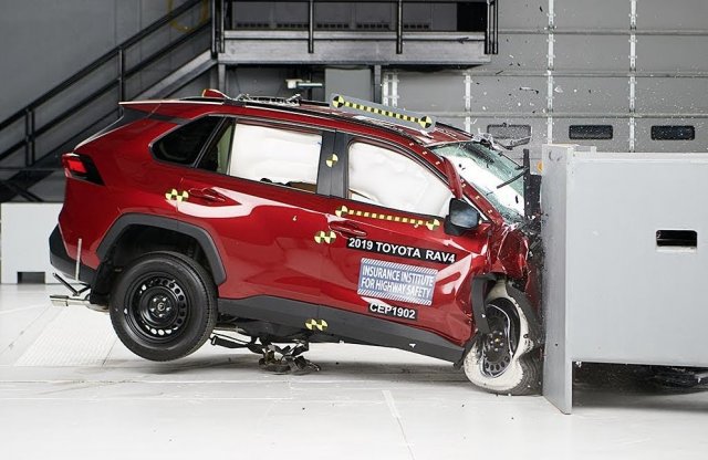 Kimondottan biztonságos lesz az új Suzuki, hiszen a Toyota is az