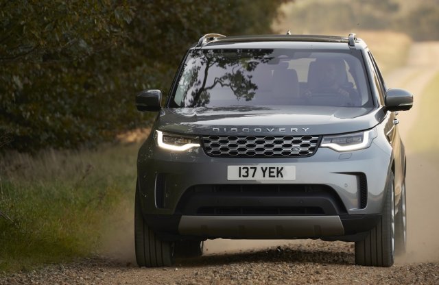 Frissebb stílus, megszokott újdonságokkal: Land Rover Discovery
