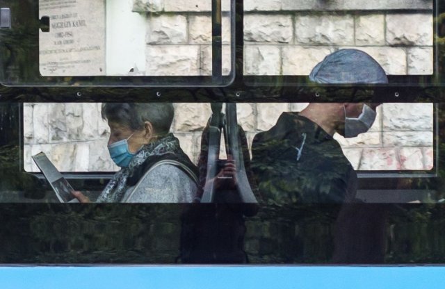 Utazási segítség az egészségügyben dolgozóknak és a tanároknak