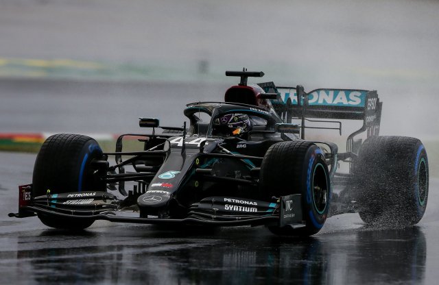 Hamilton ismét beérte Schumachert