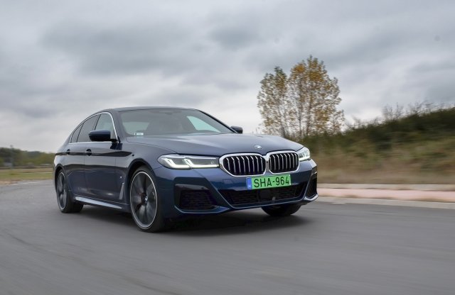 Ez a magyarok kedvenc 5-öse? – BMW 530e