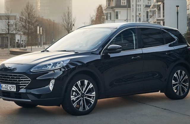 1000 kilométeres hatótávot tud az új hibrid Ford Kuga