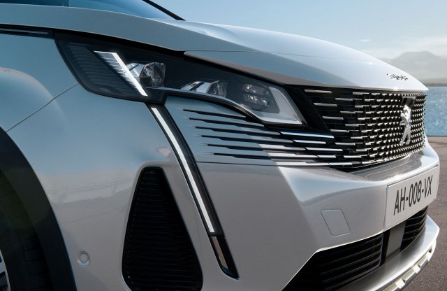 Hamarosan újradefiniálja a Peugeot a 3008 és 5008 modellpárost