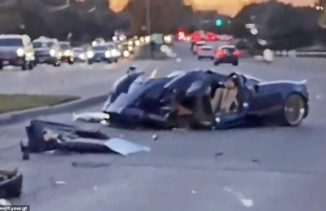 Apu mérges lesz – az egyedi hiperautót a tulaj fia törte rommá