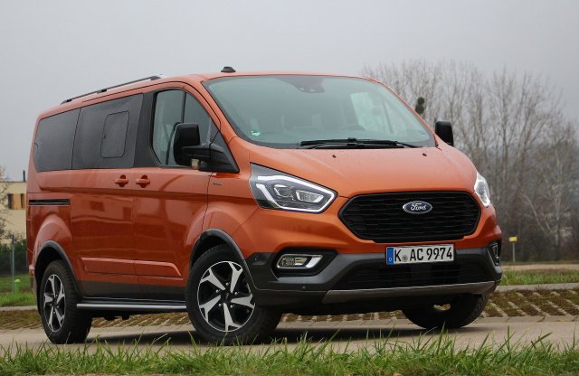Kisbusz SUV-nak álcázva – Ford Tourneo Custom Active