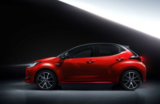 Fordul a kocka: A következő Mazda2 egy átemblémázott Yaris lesz!