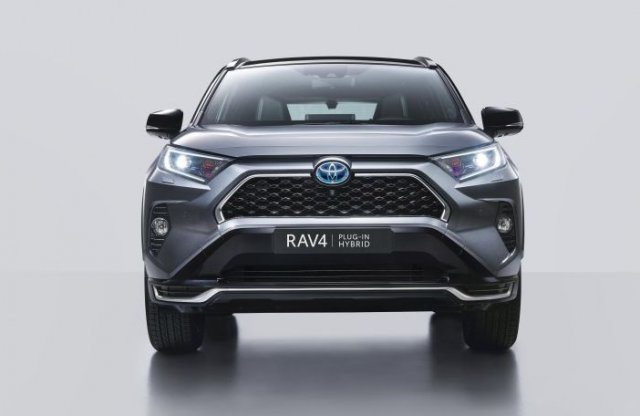 Már Toyotaként is rendelhető a konnektoros RAV4