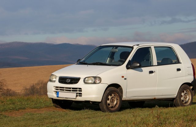 Autót egy okostelefon áráért? Ilyen Suzukit kaphatunk például!