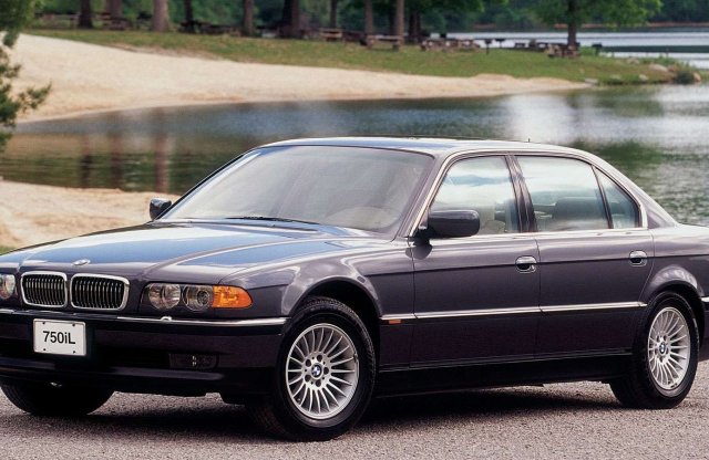 Ilyen trükköket tud James Bond 7-es BMW-je