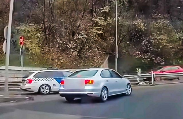Rendőr vétett két súlyos hibát, felvette a kamera