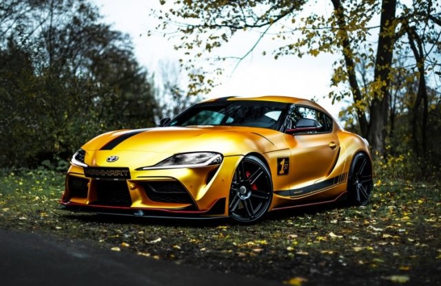 Aranyban pompázik az 550 lóerősre tuningolt Toyota GR Supra