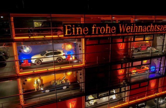 A BMW Mercit, a Merci BMW-t állított ki magánál