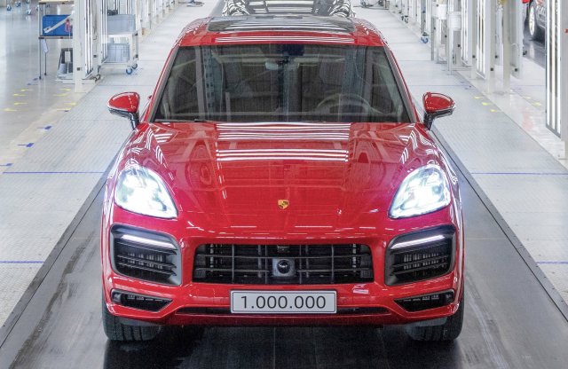 Egymilliónál jár a modell, ami megmentette a Porschét