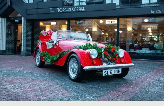 Meghirdette sportkocsiját a Mikulás