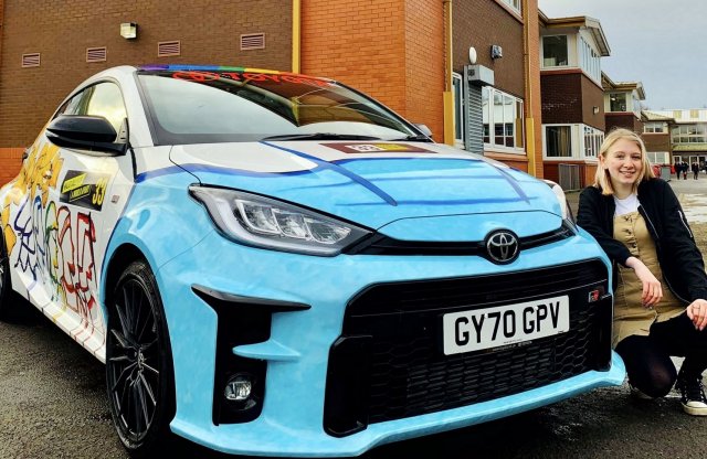 Covid: a Toyota raliautója is maszkot öltött