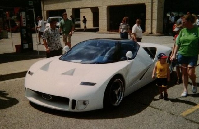 Egyszerre állna el a szavunk - Ford GT90 tanulmányautó az utcán