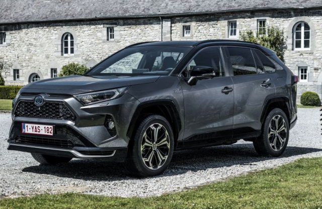 Jövőre érkezik, de már rendelhető a konnektoros Toyota RAV4