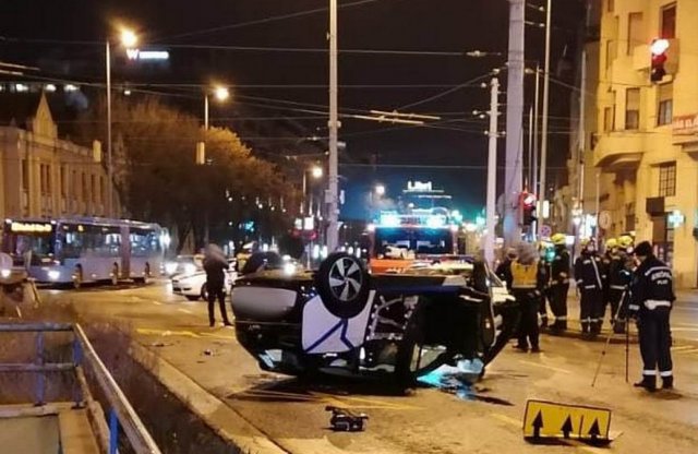 Tetején állt meg egy autómegosztós BMW a Váci úton