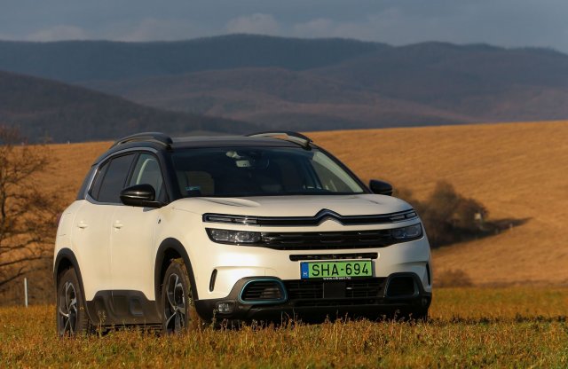 Nyugtató hatású? Citroën C5 Aircross Hybrid teszt