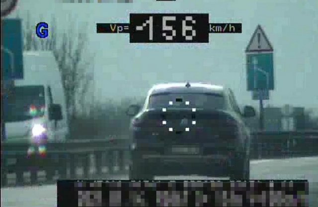 60 helyett 156 km/óra, az annyi mint 200 000 forint bírság