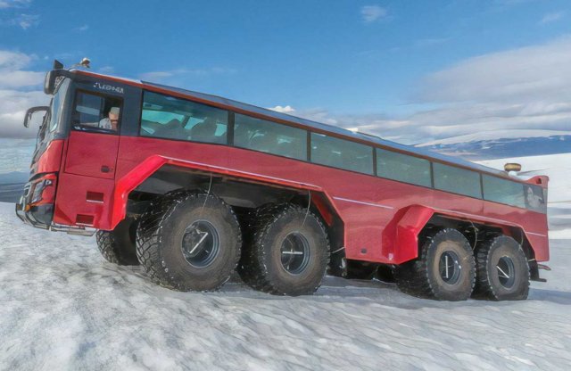 Egy busz, ami a jég hátán él igazán