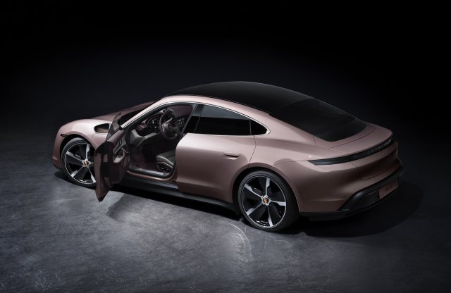 Új alapváltozatot kapott a Porsche Taycan