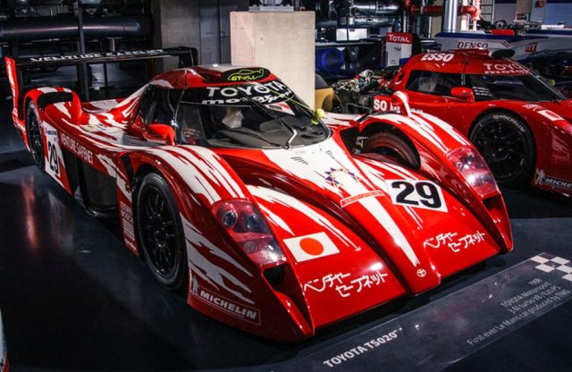 Újjáépül a Toyota, melynek a tankja egyben a csomagtartója is