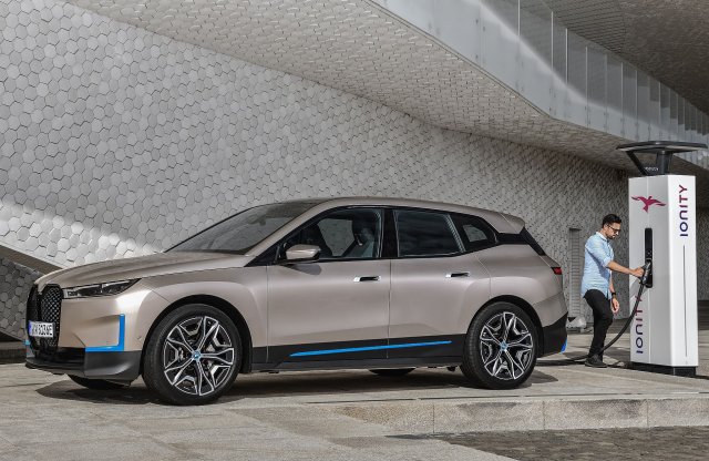 Idén érkezik a piacra az X5 méretű BMW villanyautó, az iX