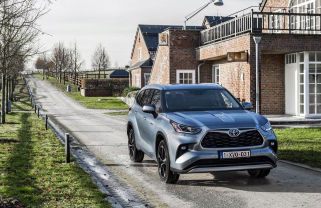 Hiába népszerű, eltűnhet egy legendás név a Toyota kínálatából