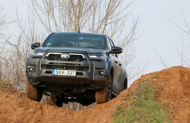 Játéknak is kiváló munkaeszköz - Toyota Hilux 2.8 D-4D teszt