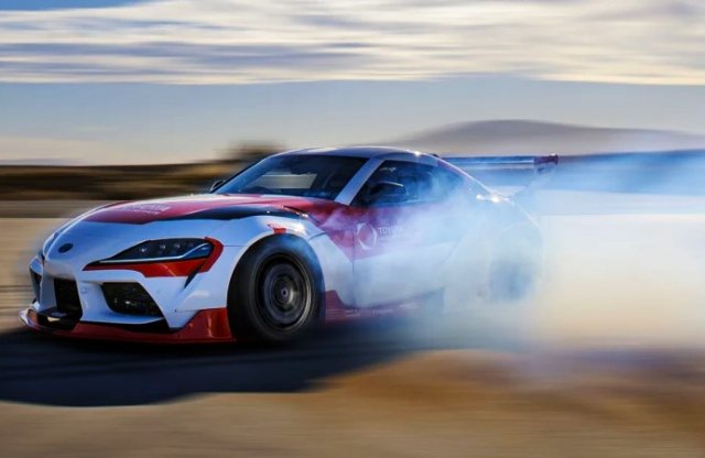 Íme az önvezető Toyota Supra, ami magát csapja keresztbe!