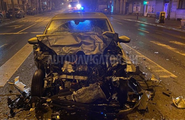 Ittas sofőr tört tropára egy megosztós villanyautót Óbudán