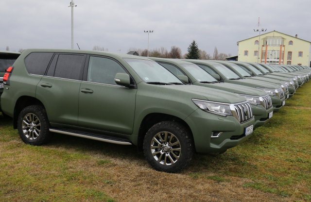 EU pénzből vásárolt a rendőrség 52 darab Toyota Land Cruisert
