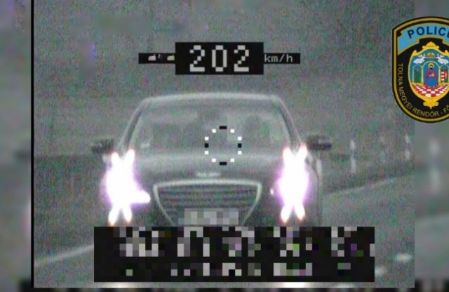 202-vel mértek be itthon egy Genesis limuzint