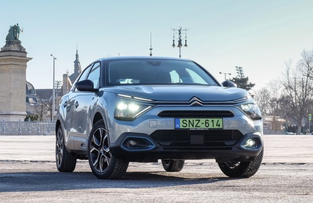 Karakteres és kényelmes – Igazi Citroën az új C4!