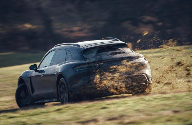 Alaposan megnyúzzák az új villany Porschét, mielőtt megvehetnéd