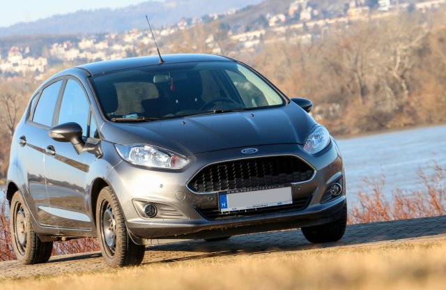 Amikor még négyhengeres volt egy Fiesta is... Még elcsíphető!