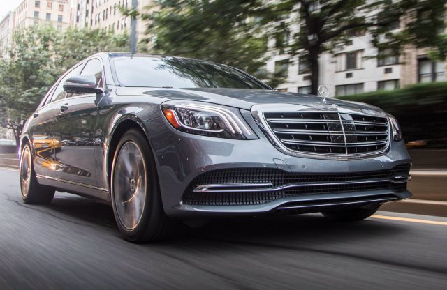 Luxusautókkal üzletelő bűnszervezetet buktatott le a NAV