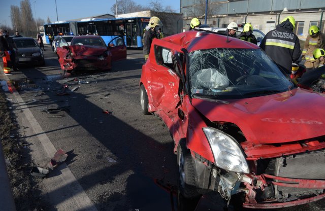 Videón a Ferihegyi úton történt baleset utáni mentés!