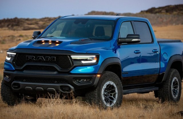 RAM Pickup szorongatta meg a Chevrolet Corvette-et
