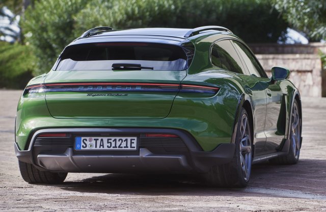 Bemutatták a Porsche legújabb kombiját