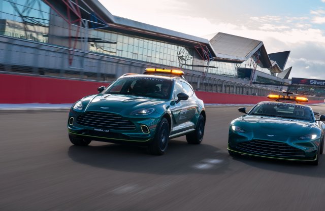 Az autó, ami mindenki előtt mehet