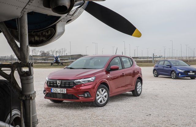 Turbós Dacia, vagy vagány Hyundai  – melyik a jobb kisautó?