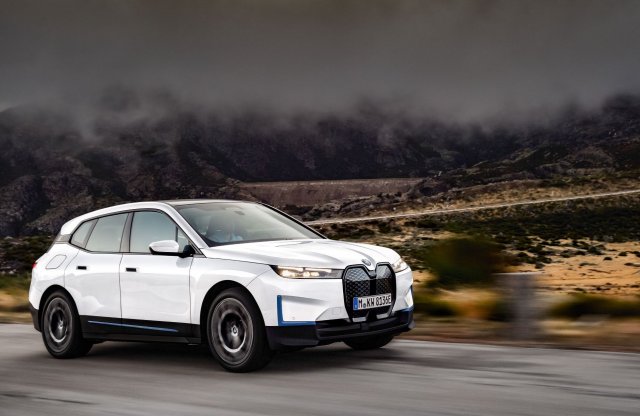 Hivatalos: ha BMW iX-et vennél, 30 millió környékén gondolkozz!
