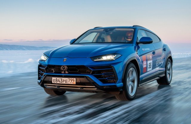 Sebességrekordot döntött a Lamborghini Urus a Bajkál-tó jegén