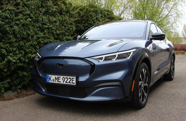 Kompromisszumok nélkül – Beültünk a Ford Mustang Mach-E-be!