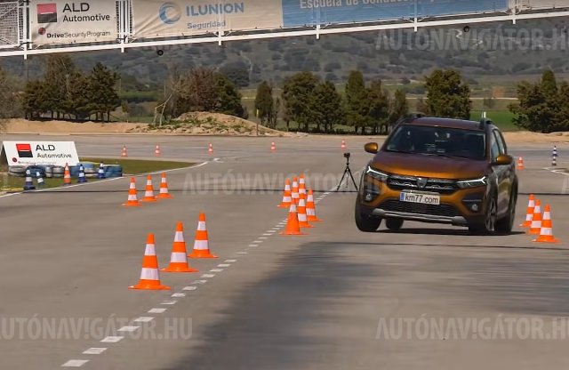 Hiába magas, jól kerülte a bójákat az új Dacia Sandero Stepway