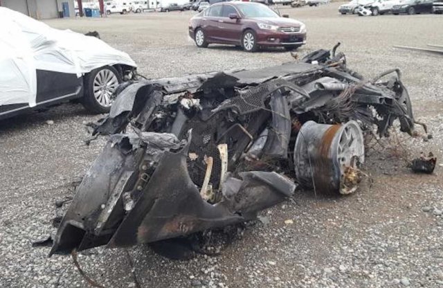 Enyhén sérült, alig hiányos Ford GT, mélyen ár alatt eladó!