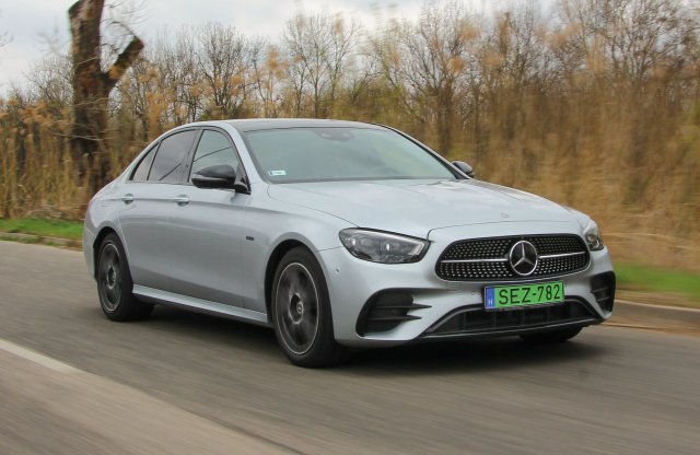 Mindig tökéletesnek kell lennie - Mercedes-Benz E 300e teszt