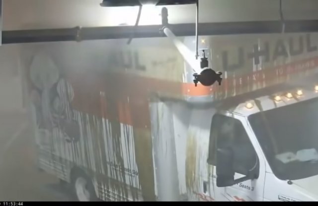 Ez a videó fáj: Így ne parkold mélygarázsba a bérelt kistehert!